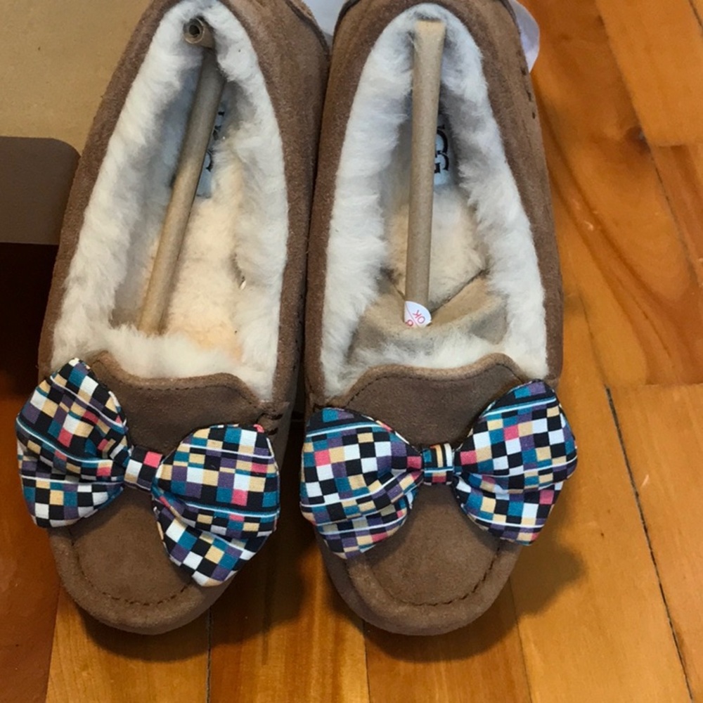 UGG slippers, Ansley checkered Bow size 5. NWT.